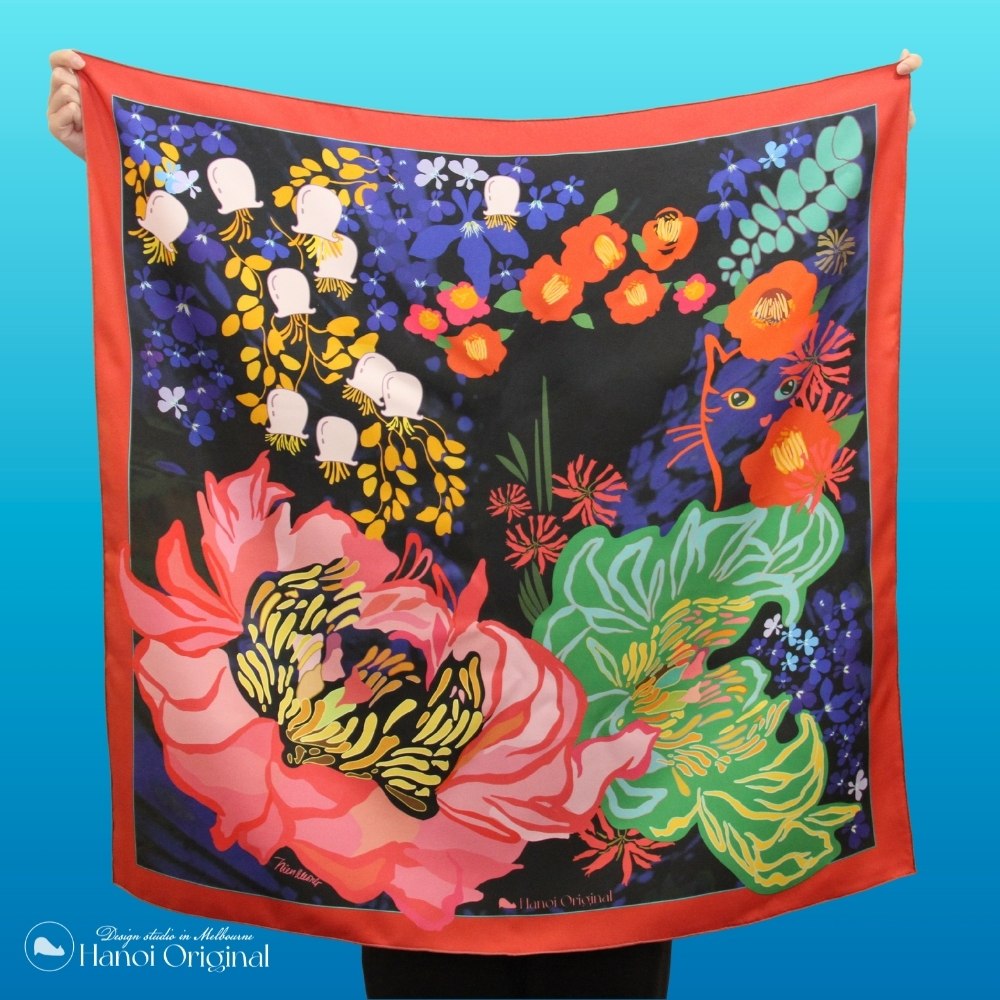 A wonderful, large silk scarf with hand-rolled edges scarf by Hanoi Original, featuring Peony this time. This scarf is a Special Edition with front side with Red border and back side with pale brown border, two in one. 